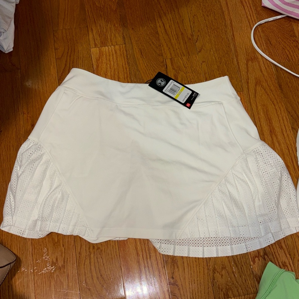 Cute white golf/tennis/pickleball skirt! NEW WITH TAGS